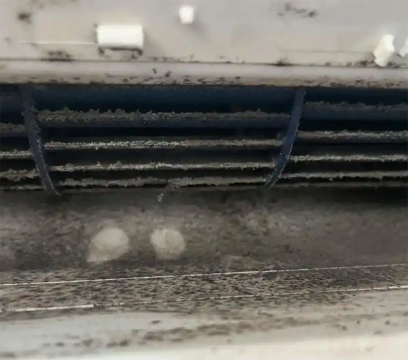 正阳空调吹的风有股烧焦味是怎么回事